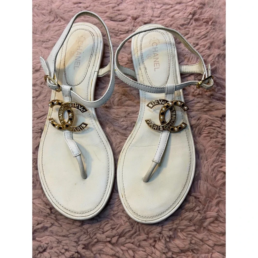 Chanel White Leather CC Logo Pearl Paris Thong Sandals Flat 37 20354